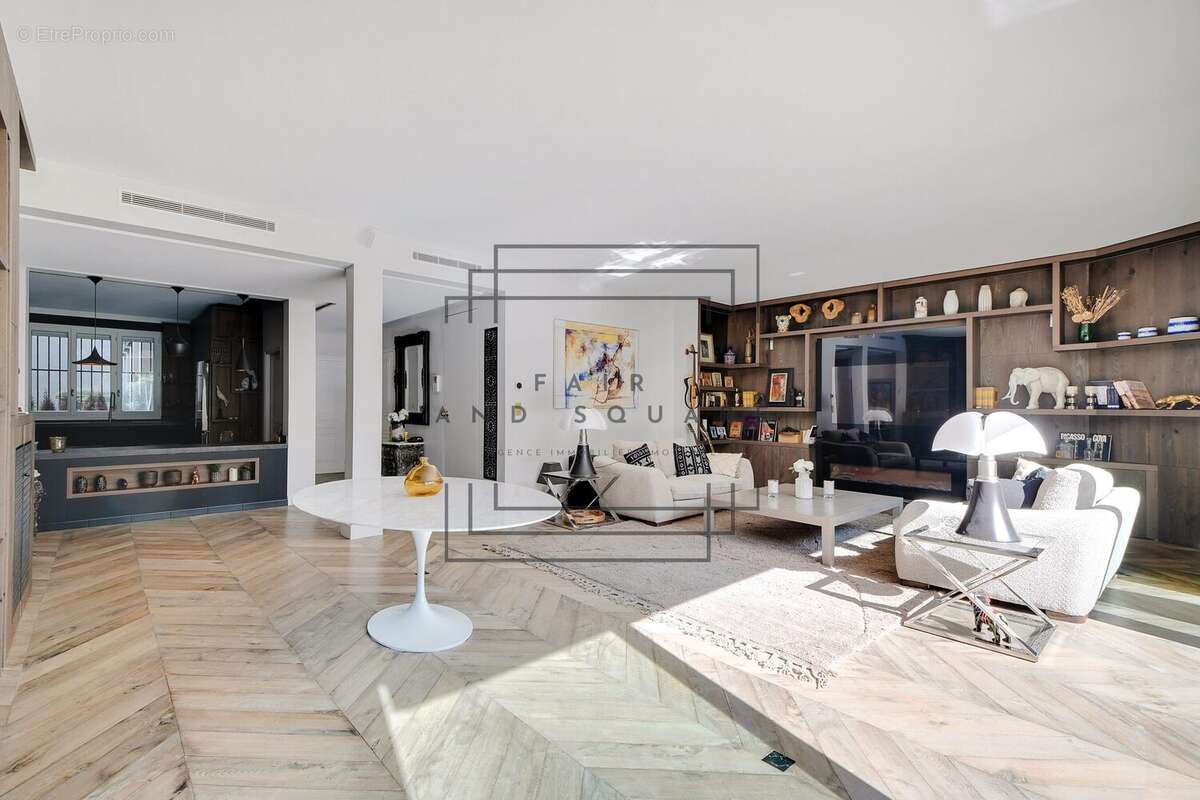Appartement à PARIS-16E
