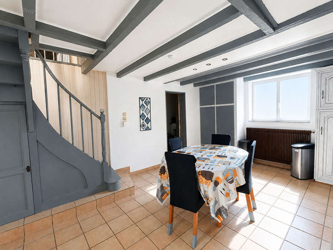 Maison à CHERVES-RICHEMONT