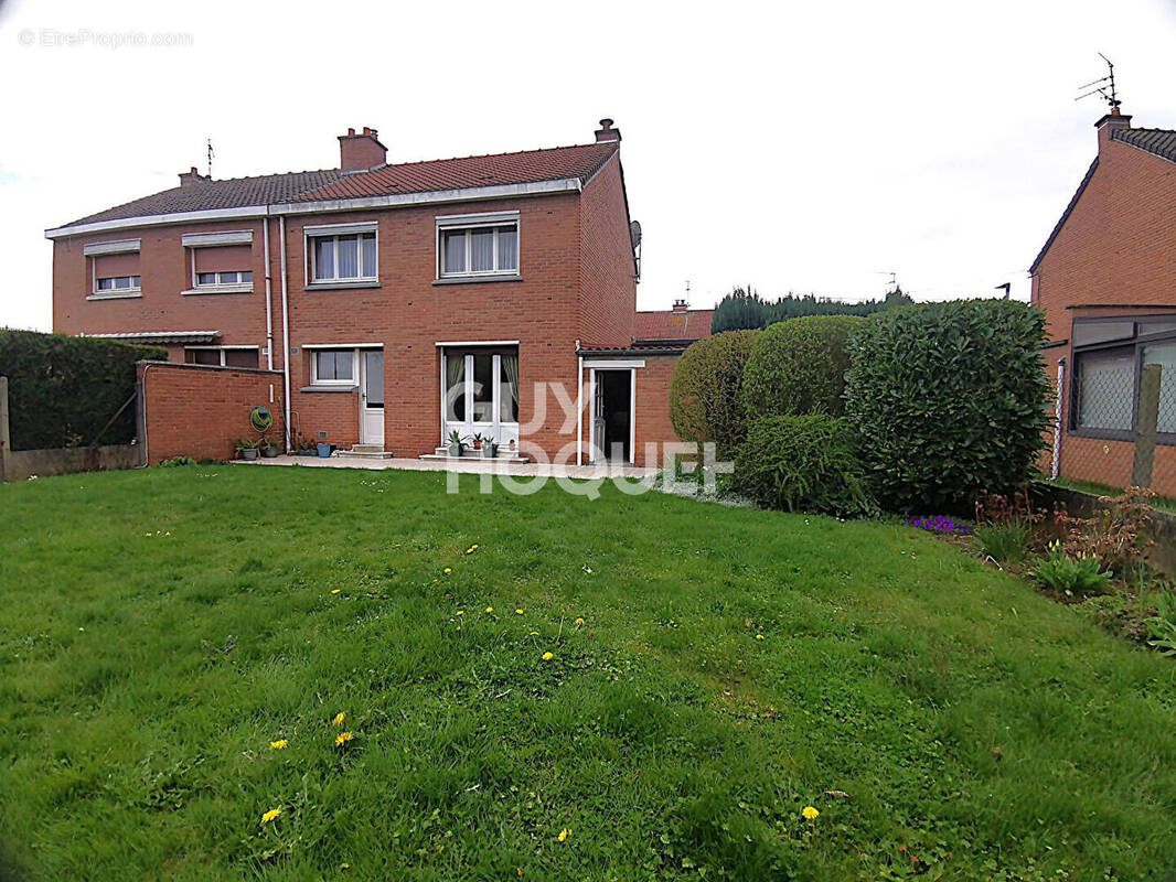 Maison à LA CHAPELLE-D'ARMENTIERES