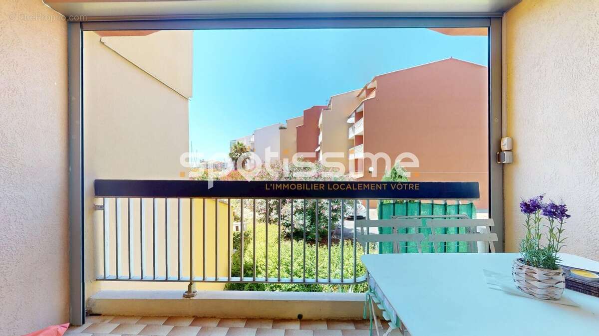 CAP D'AGDE, MALFATO - T2 avec balcon, parking et accès direct aux quais - photo 14