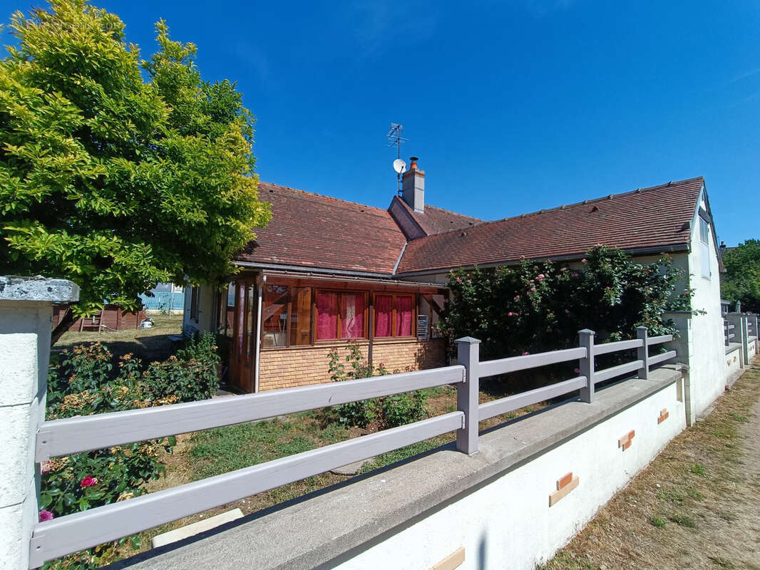 Maison à PRECY