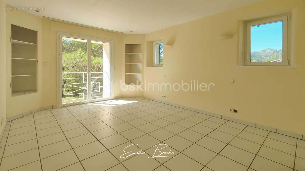 Maison facade pierre avec parc et piscine à Montélimar 240m2 - quartier Bas Géry - photo 11