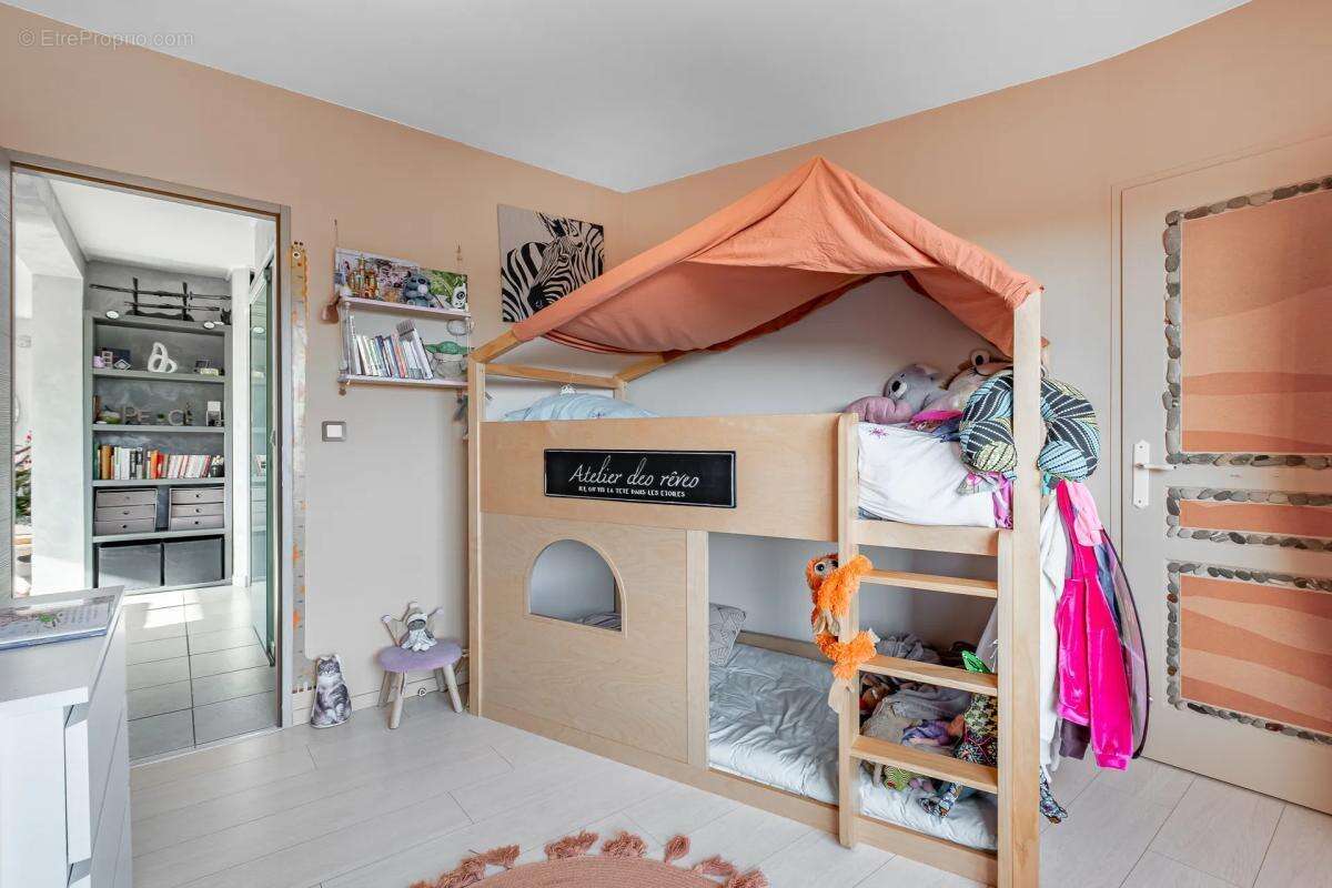 Appartement à SAINT-LAURENT-DU-VAR