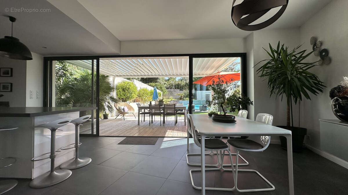 Maison 450 m² à Marsilly  - photo 7