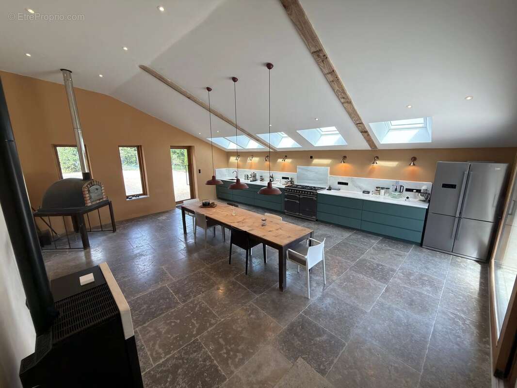 Charmante Propriété en Pierres avec Grange et Piscine ! - photo 3