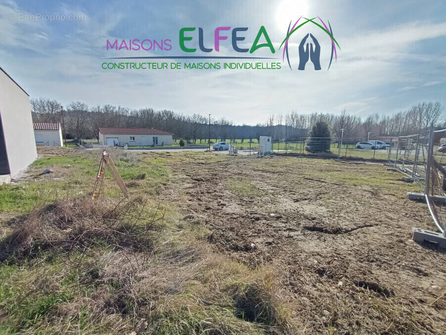 Terrain à CHATEAUNEUF-DE-GALAURE