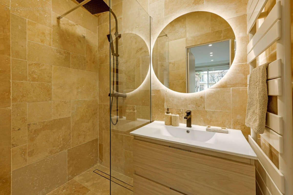 Appartement à NEUILLY-SUR-SEINE