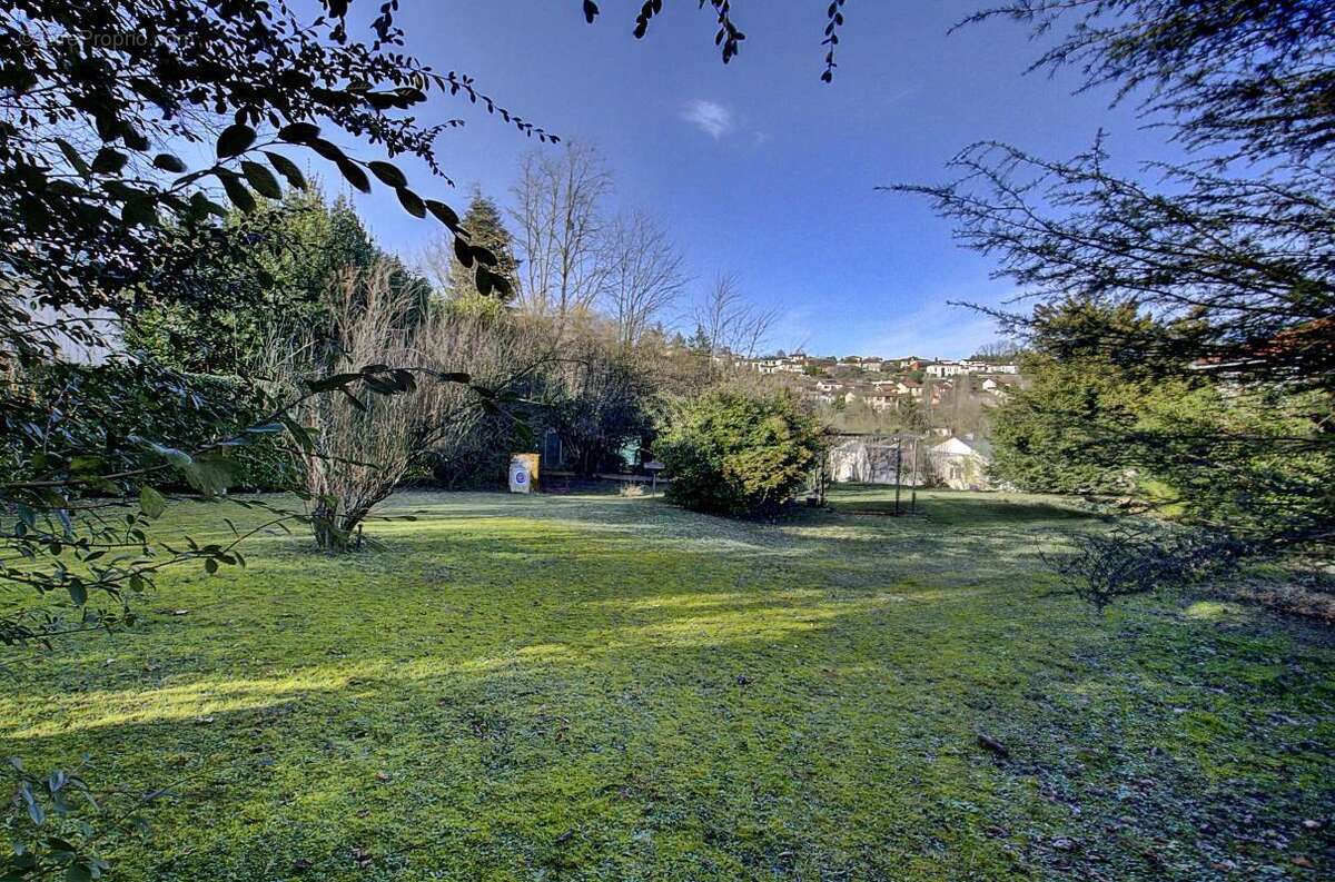 Terrain à FONTAINES-SAINT-MARTIN