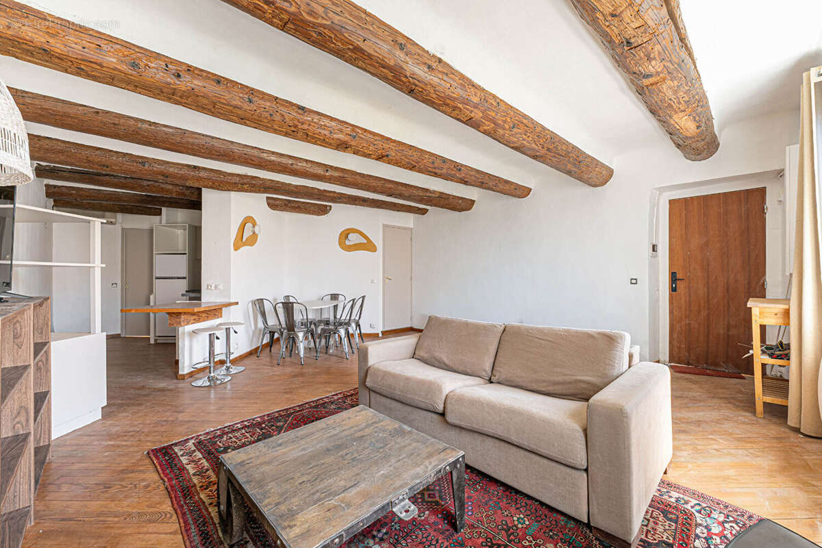 Appartement à MARSEILLE-1E