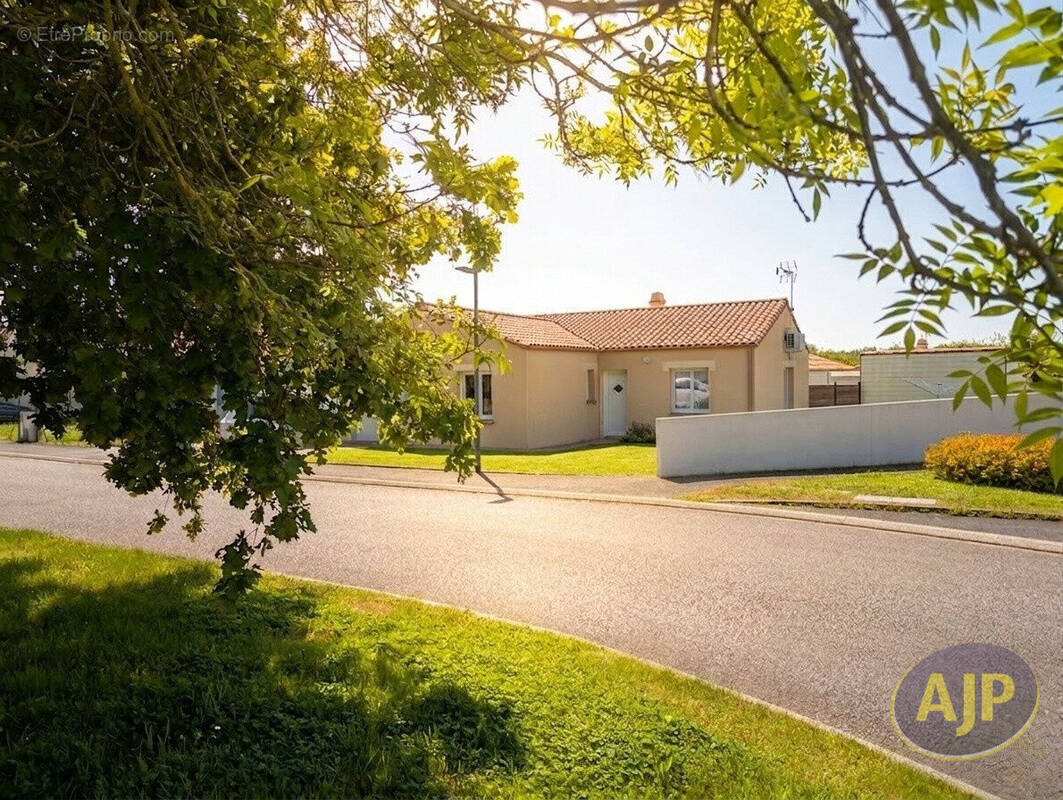 Maison à ROCHESERVIERE