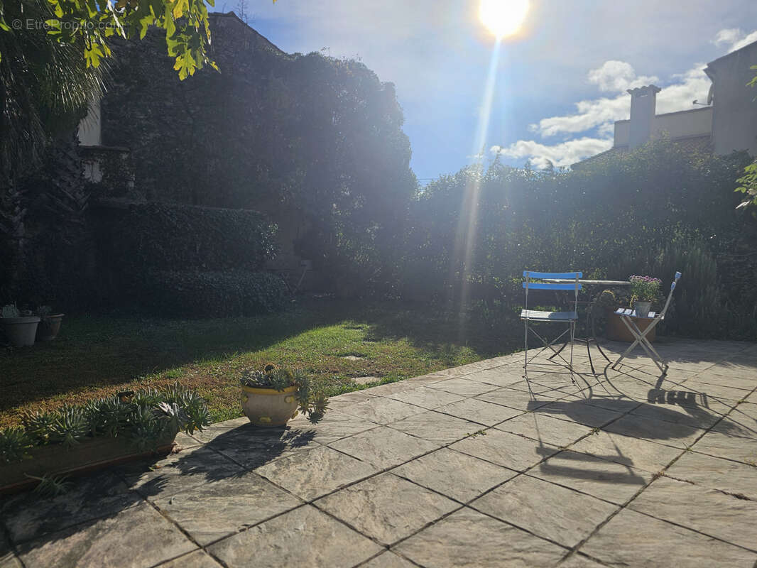 Maison à SAINT-BRES