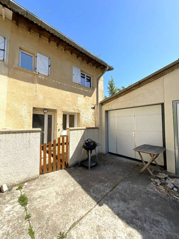 Maison à MAURECOURT