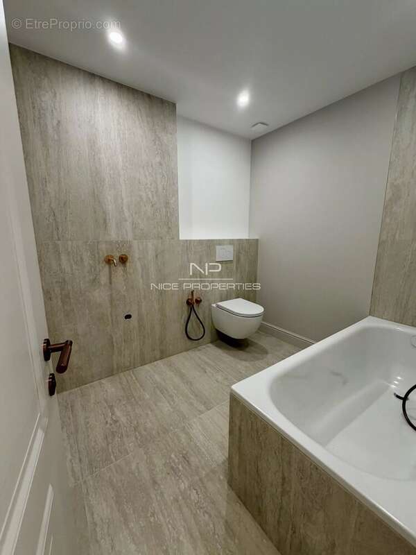 CAP D'AIL : Appartement 3 pièces avec terrasses, à rénover, dans résidence avec piscine et gardien - photo 12