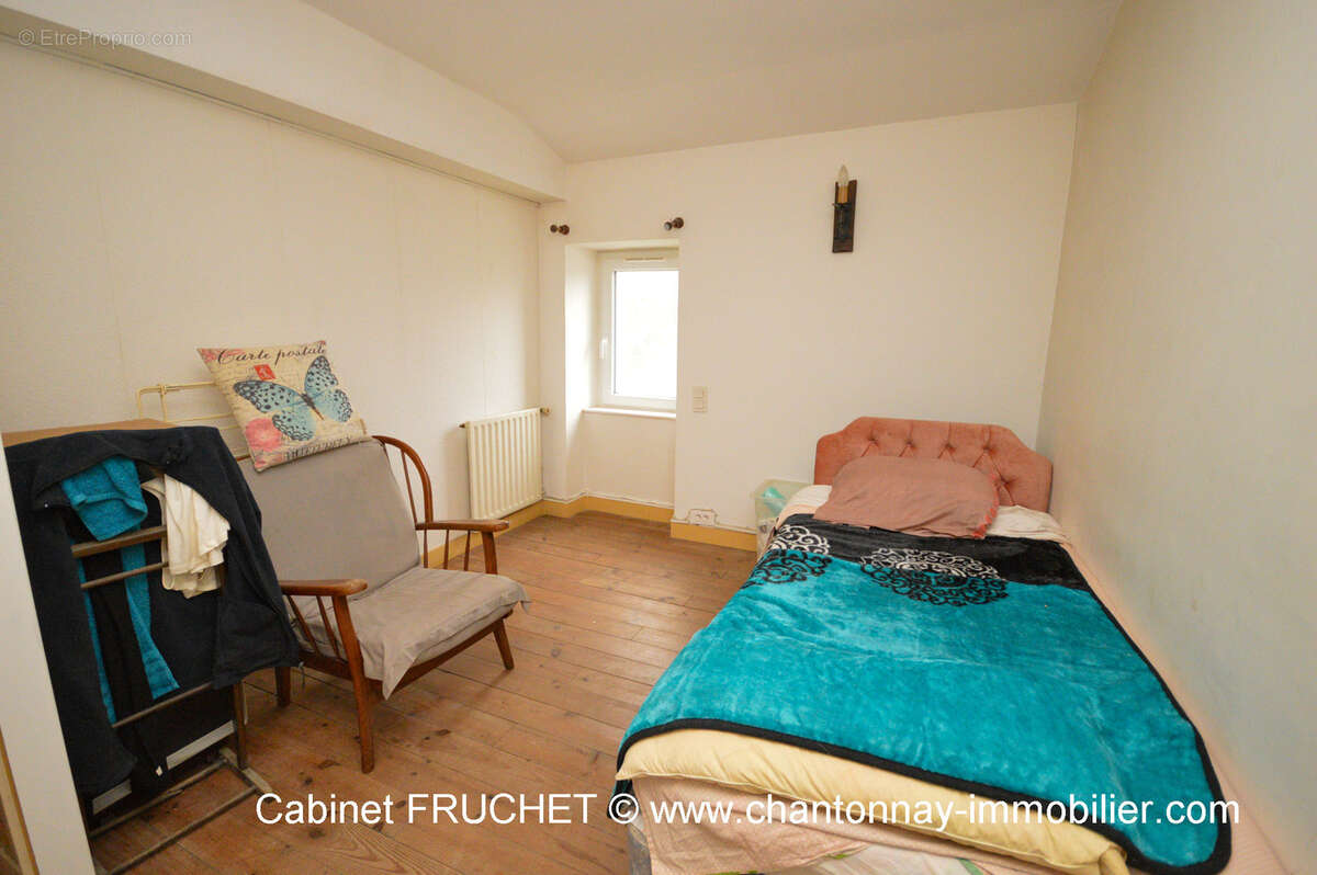 Maison à BAZOGES-EN-PAREDS