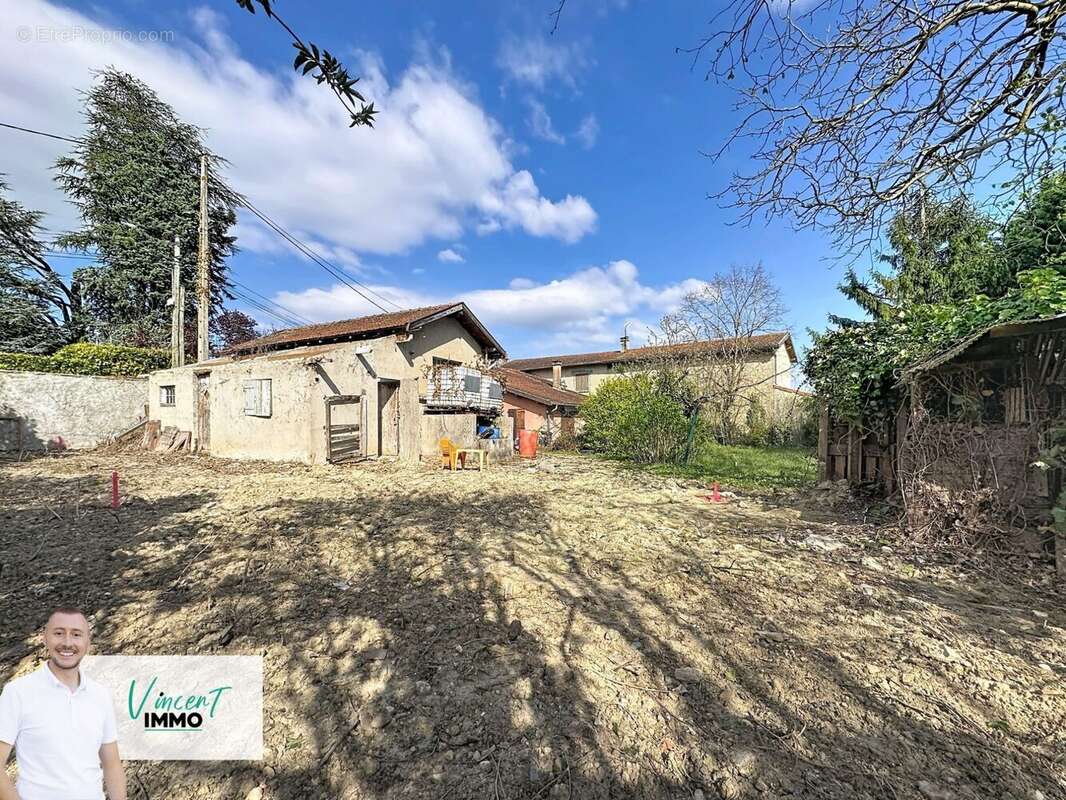 Terrain à CHARVIEU-CHAVAGNEUX