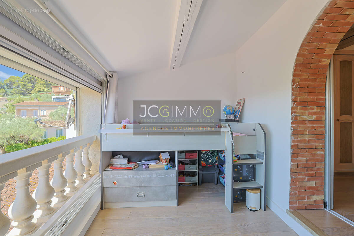 La farlède   maison de ville t4 de  111m2 2 avec terrasse et  balcon - photo 16