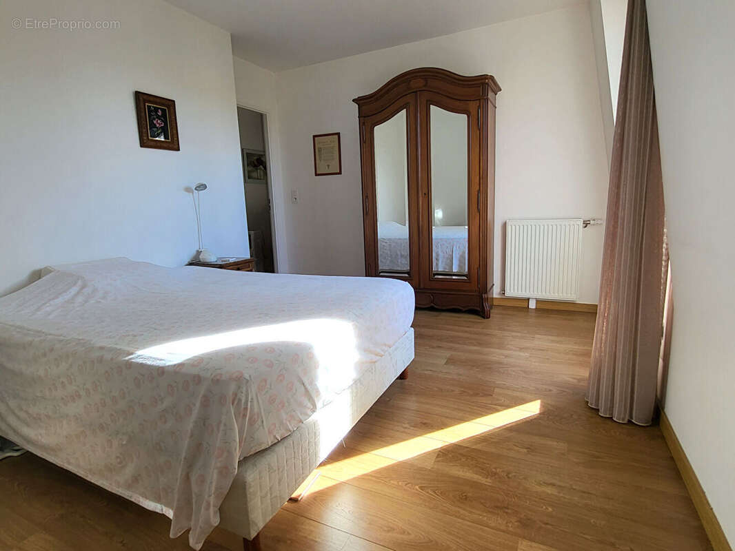 Appartement à LES CLAYES-SOUS-BOIS