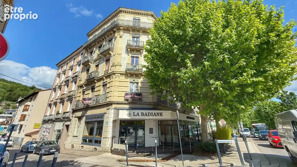 VOIRON - T5- 117 m2 - 7 Balcons - photo 13