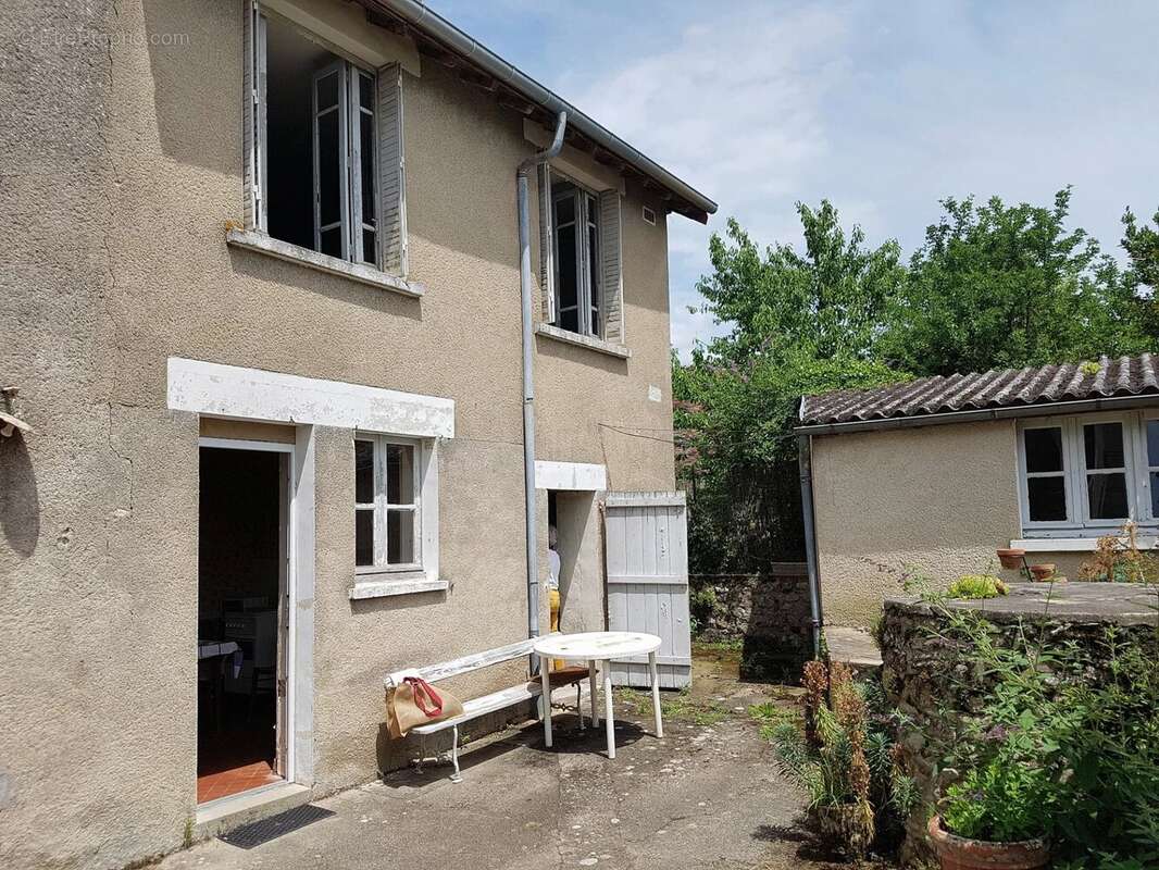 Grande maison de village à vendre, region Montmorillon 86 - photo 3