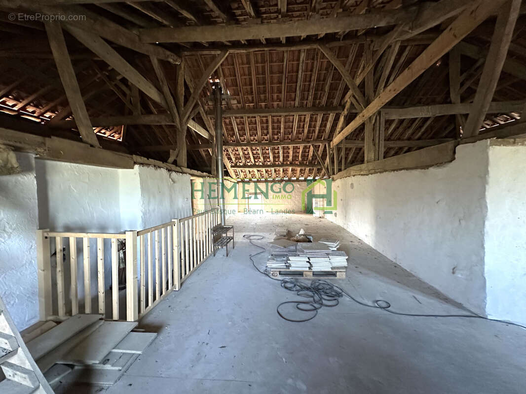 Maison à BEHASQUE-LAPISTE