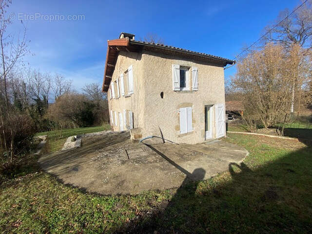 Charmante maison en cours de rénovation sur 1750 M2 de terrain avec remises - photo 4