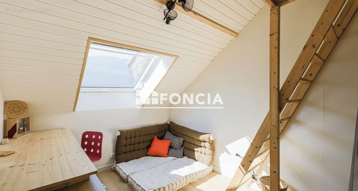 À acheter - varces-allières-et-risset – appartement t4 + cuisine – cellier - photo 9