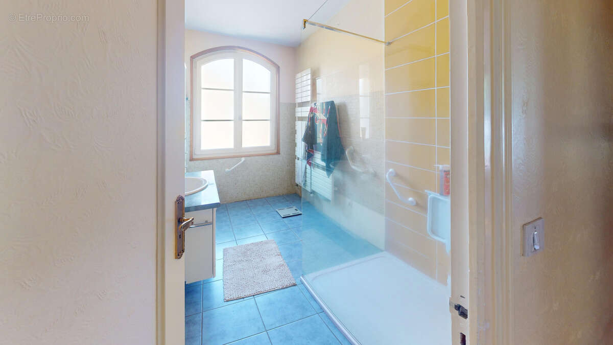 Maison à BRIVES-CHARENSAC