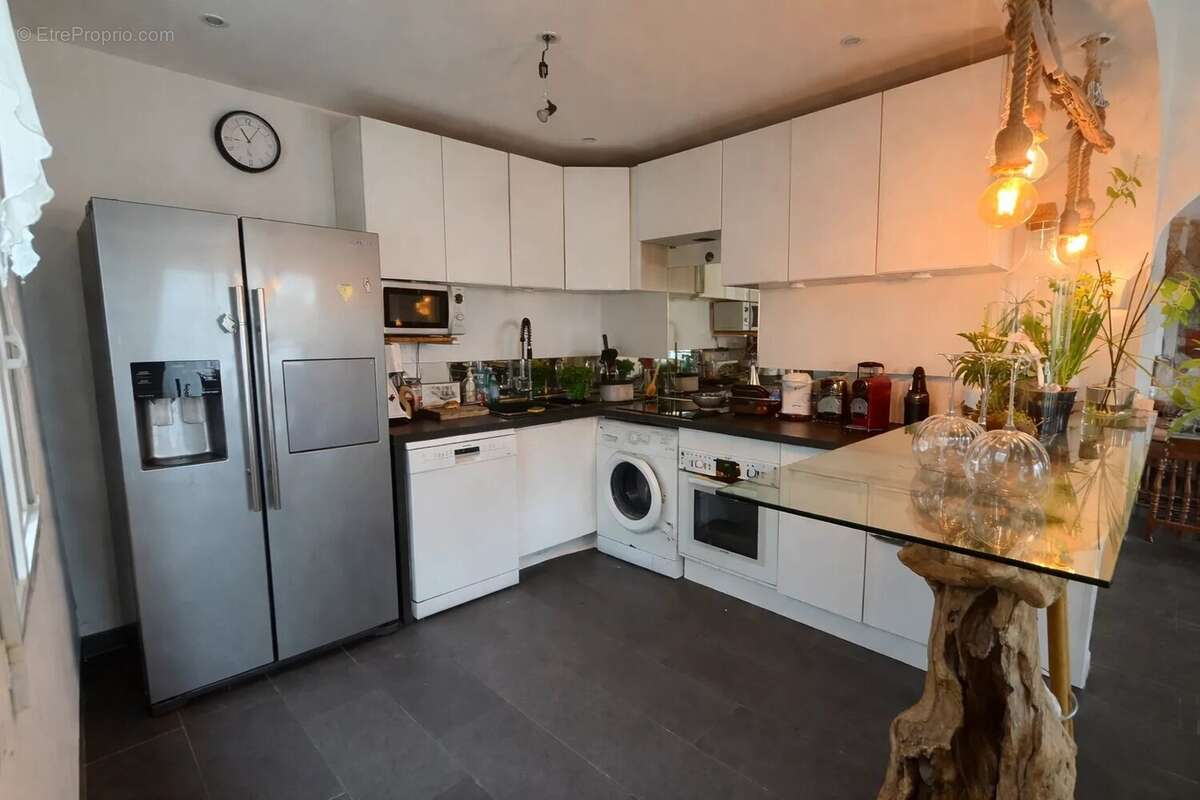 Maison à SAINT-CEZAIRE-SUR-SIAGNE