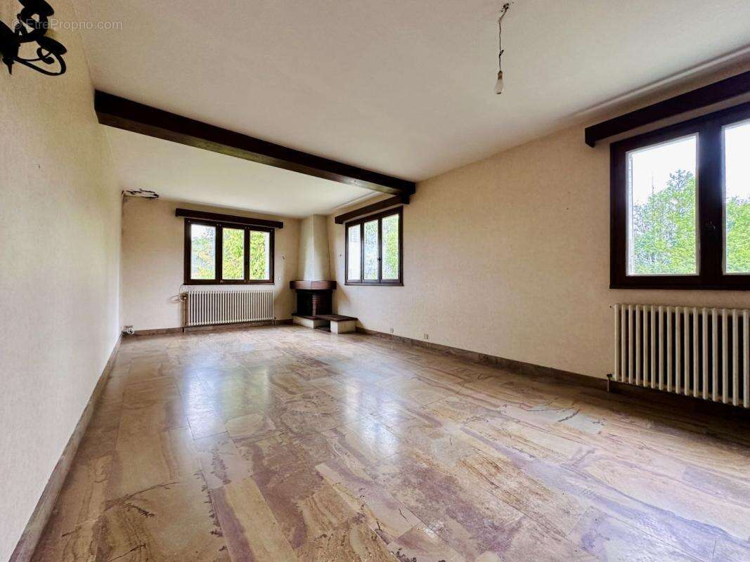 Maison à BOUSSAC