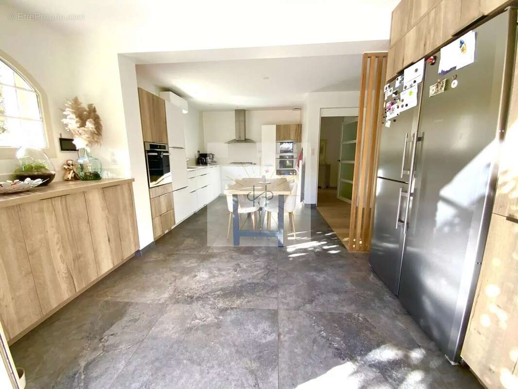 Maison à ROCHEMAURE