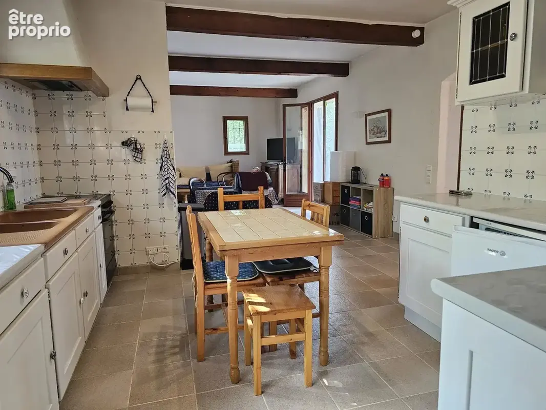 Villa provençale avec piscine, garage et vue dégagée à pied du village - photo 8