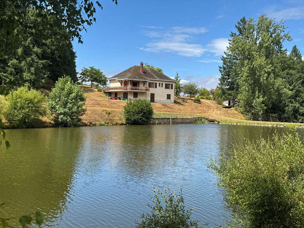 Maison à RILHAC-LASTOURS