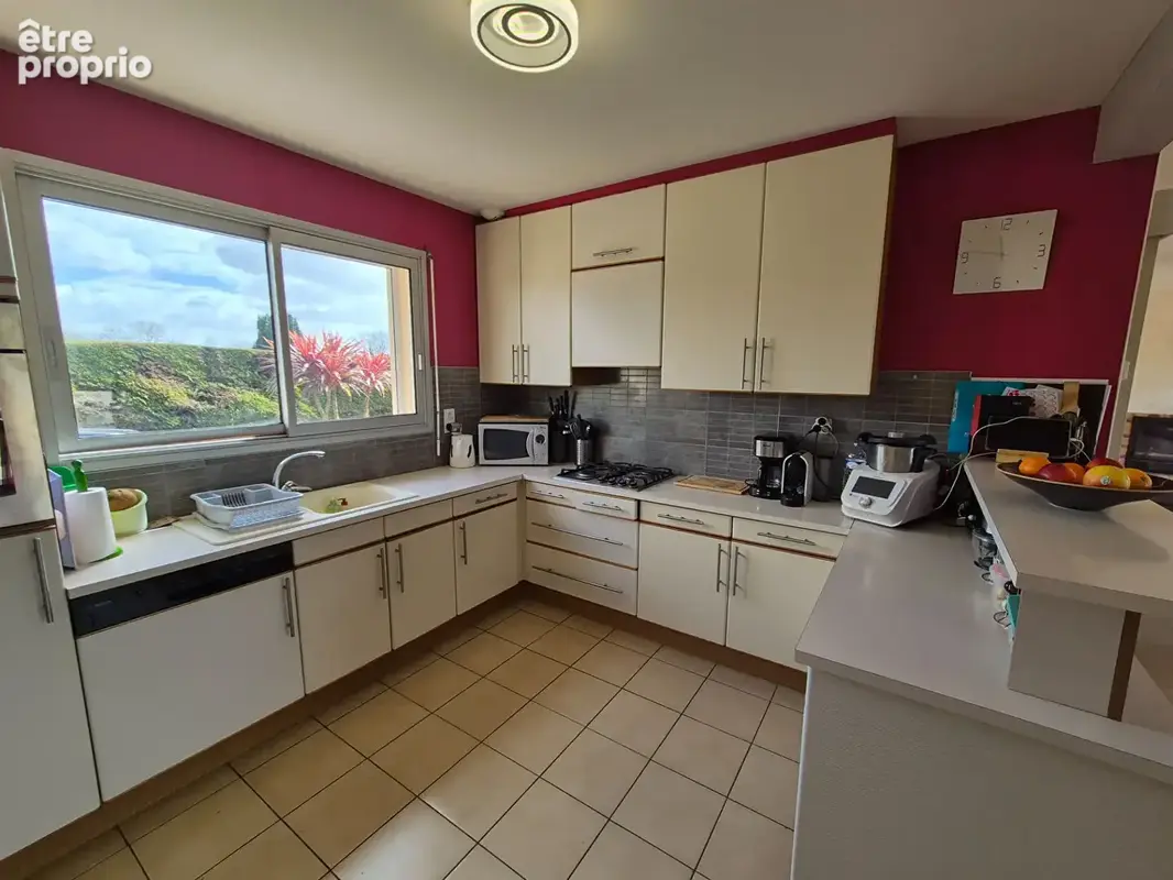 BODILIS - Maison  familiale 6 pièces - Centre bourg - photo 3