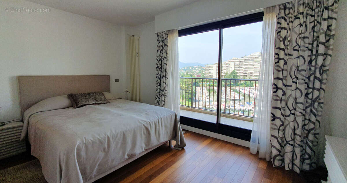 Appartement à MANDELIEU-LA-NAPOULE