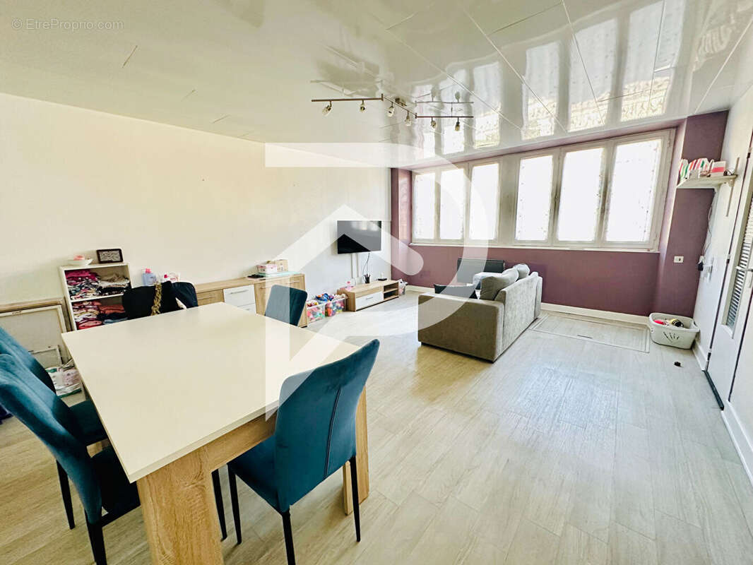 Maison à MANDRES-LA-COTE