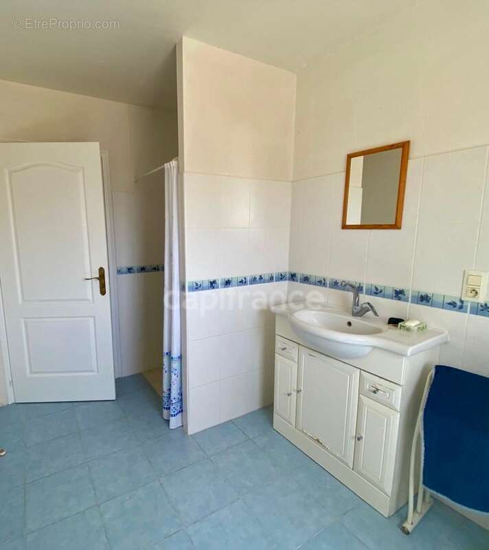 Maison à vendre de plain-pied - 2 chambres - 2 000 m² terrain - CHALLANS (85) - photo 8