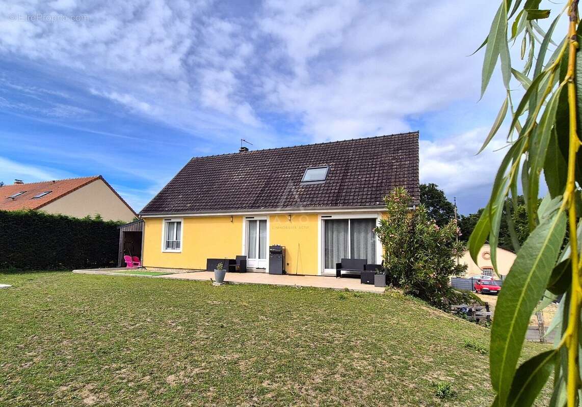 Maison à BAZOUGES-SUR-LE-LOIR