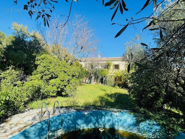 Maison à MONTAREN-ET-SAINT-MEDIERS