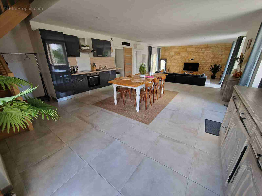 Maison à PRIGNAC-ET-MARCAMPS