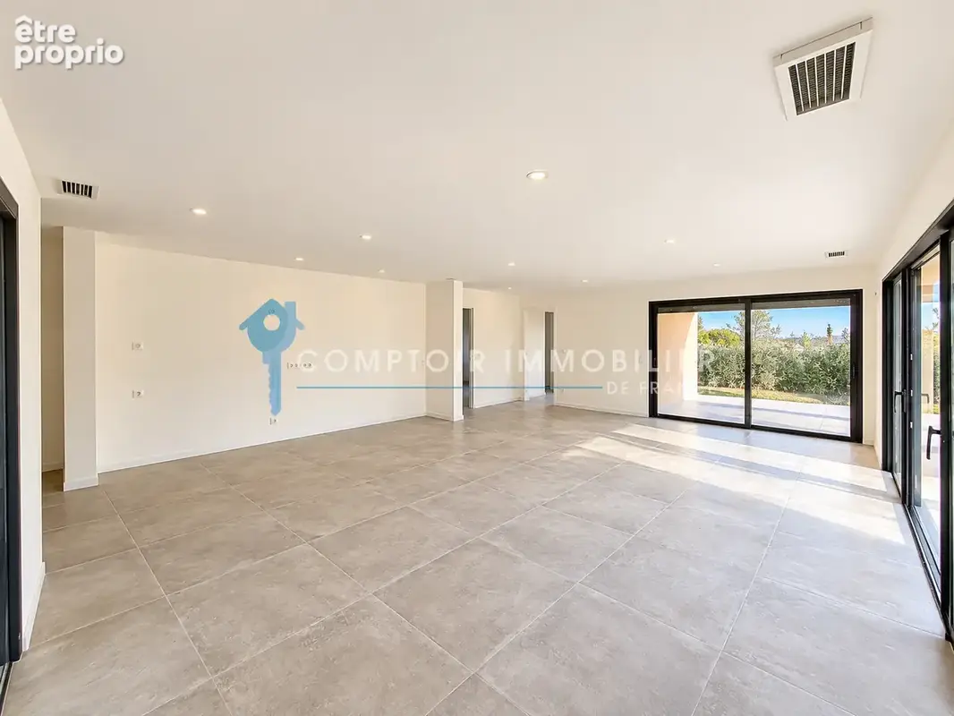 UCHAUD   Une maison qui n’attend plus que vous ! - photo 2
