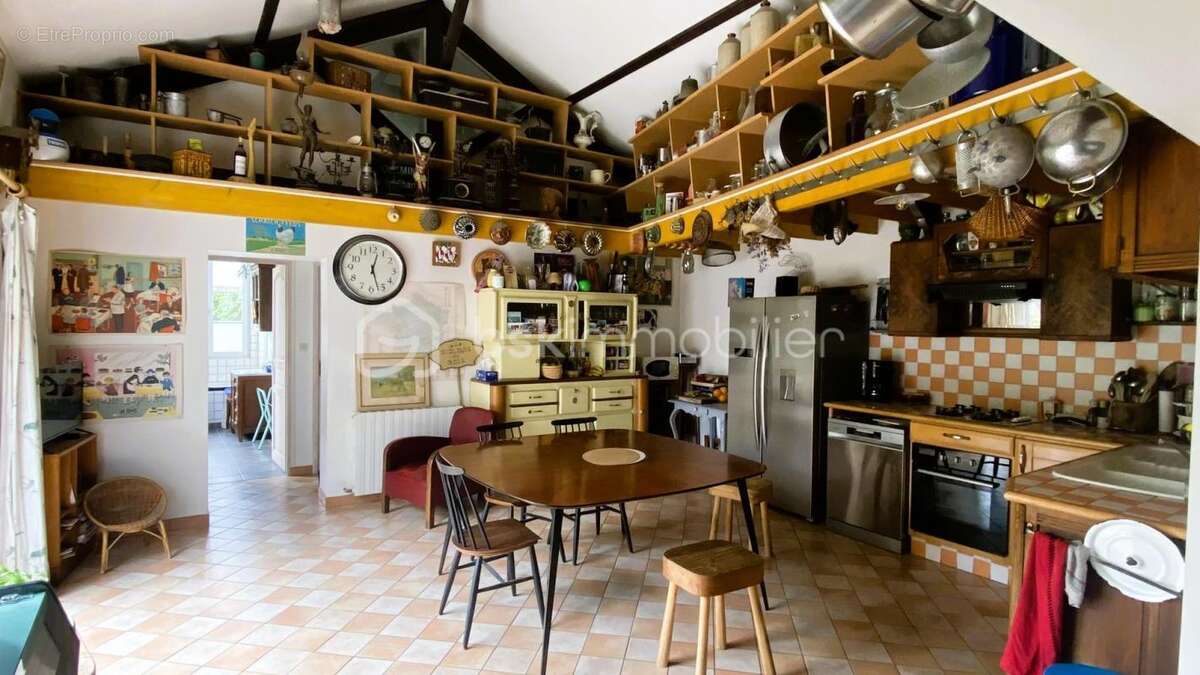 NANTES - Quartier St Jacques : Maison d'env. 200m², 4 chambres, garage et jardin - photo 4