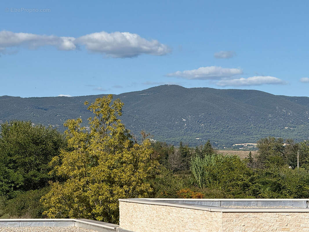 Maison à LA ROQUE-D&#039;ANTHERON