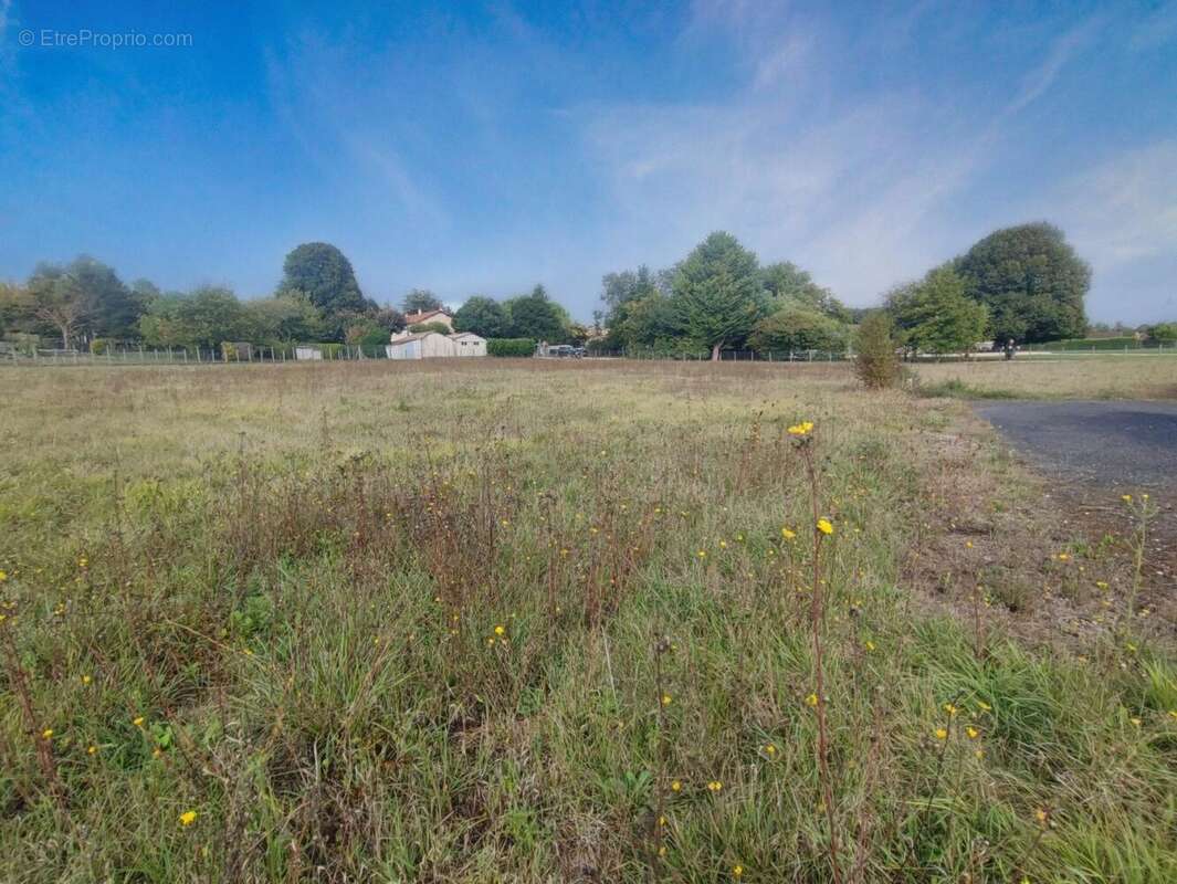 Terrain 2115 m² à Villetoureix  - photo 2