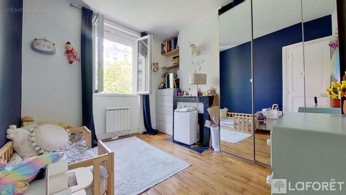 Appartement à PARIS-17E