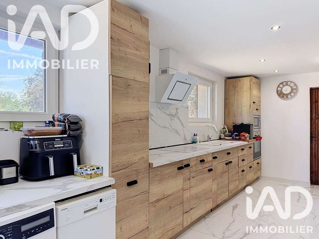 Maison 200 m² à Chateau-Renard  - photo 8