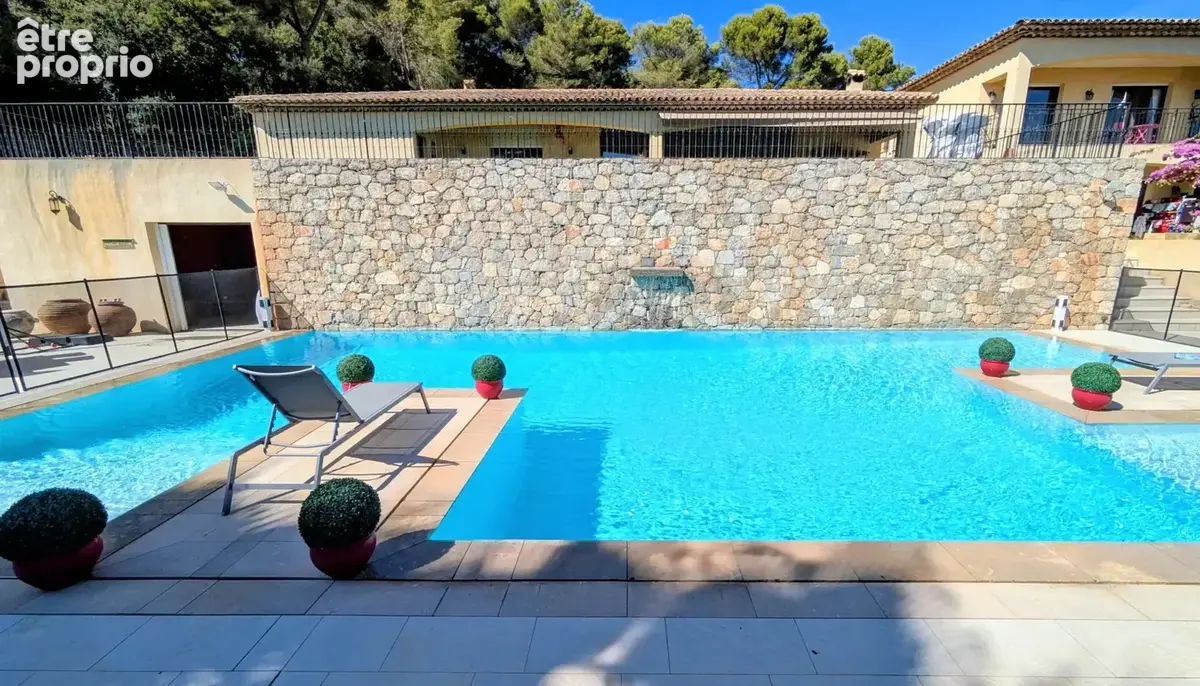 Villa 350 m² avec piscine et vue dégagée sur - photo 1
