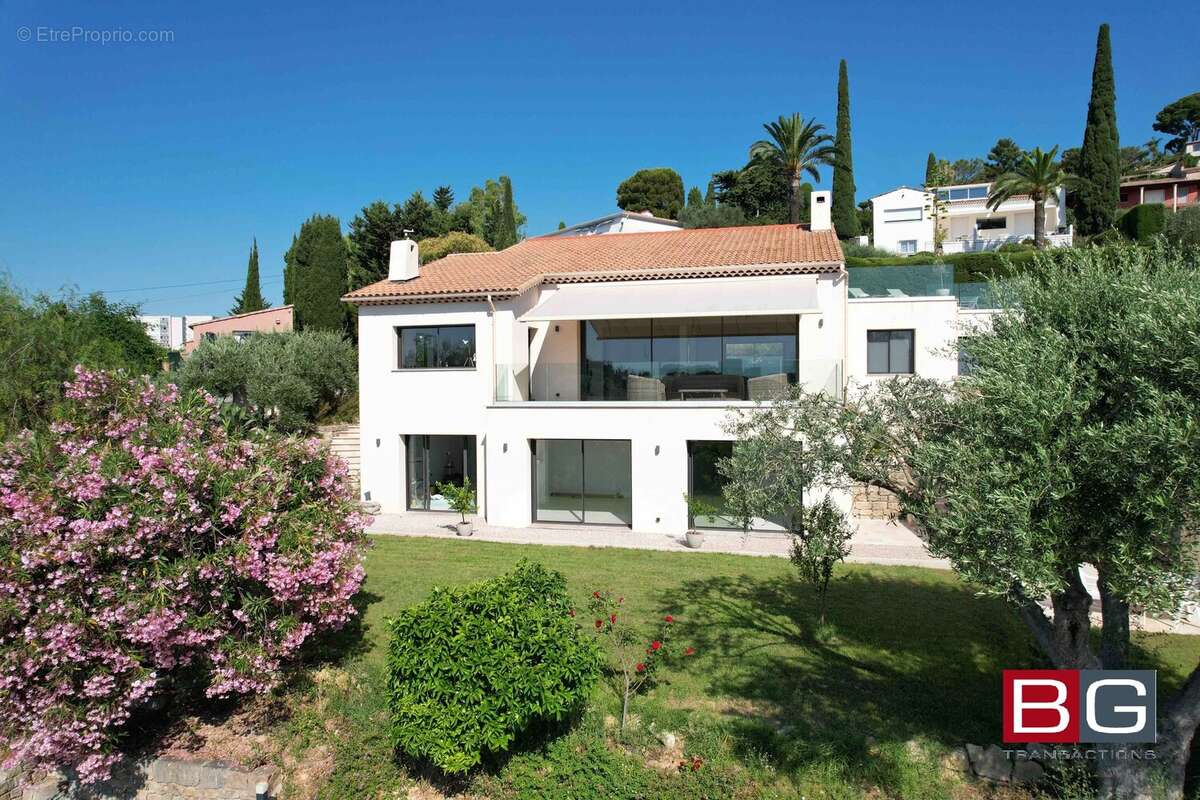 Maison à VALLAURIS