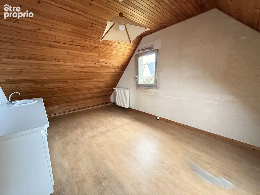 SANTEC, proche commerces, maison de 1989 à réaménager. - photo 6
