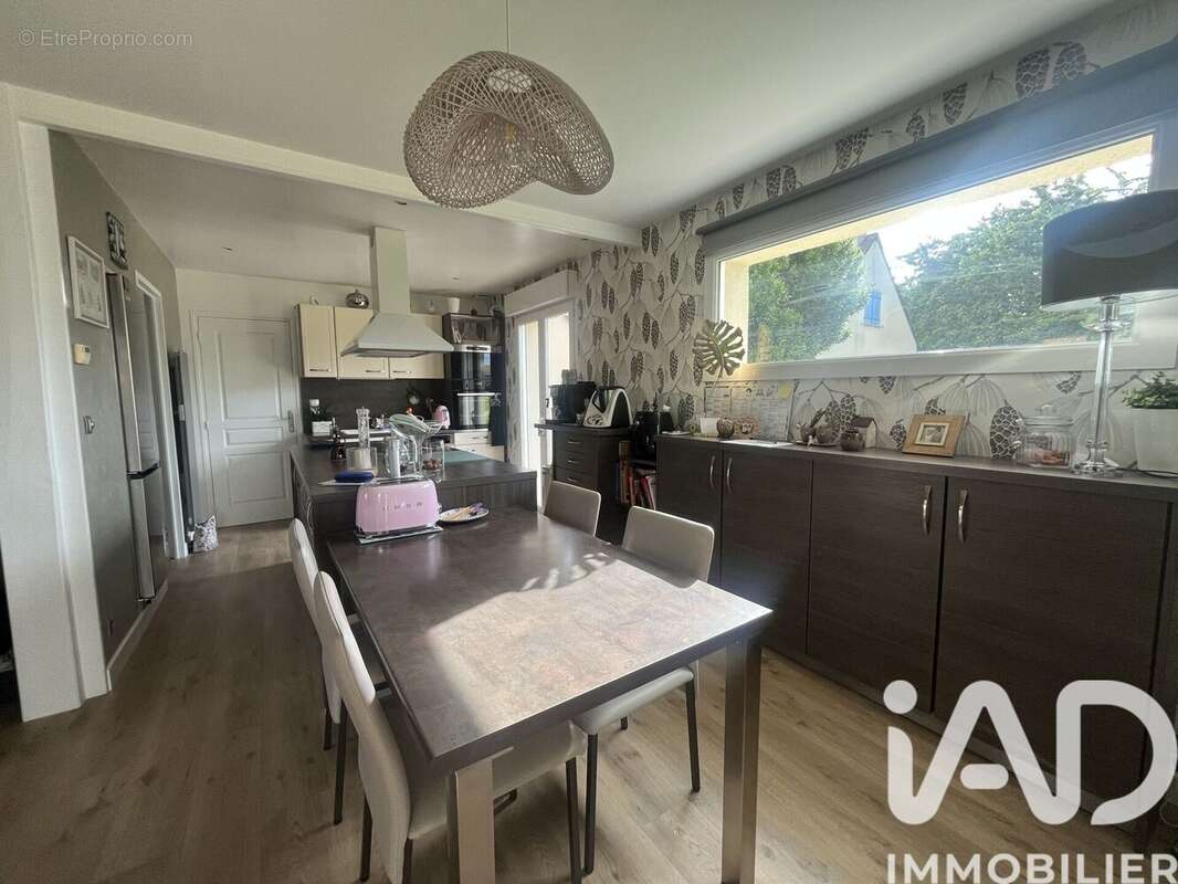 Maison 96 m² à Le Fresne-Camilly  - photo 6