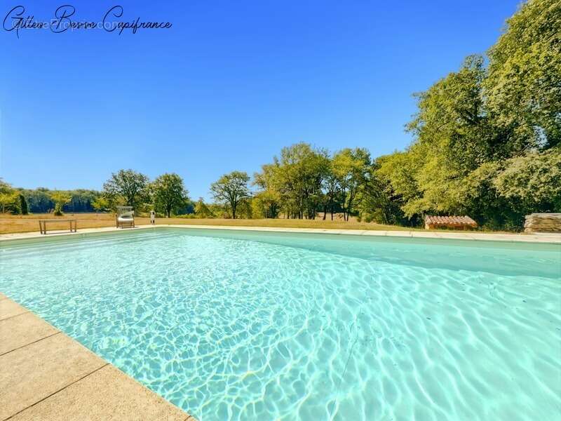 Maison à MAUZAC-ET-GRAND-CASTANG